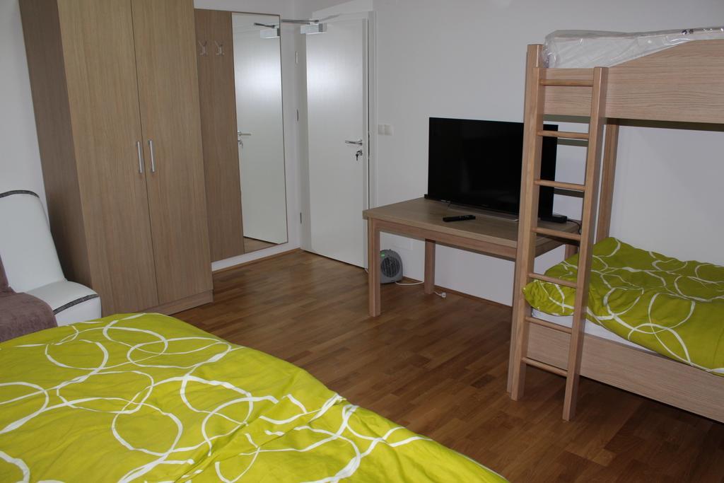 Hisa Nasprot Sonca Hotel Crnomelj Room photo