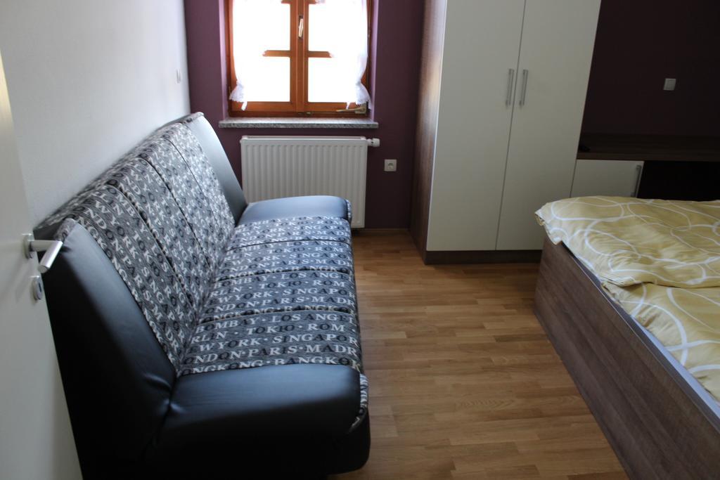 Hisa Nasprot Sonca Hotel Crnomelj Room photo